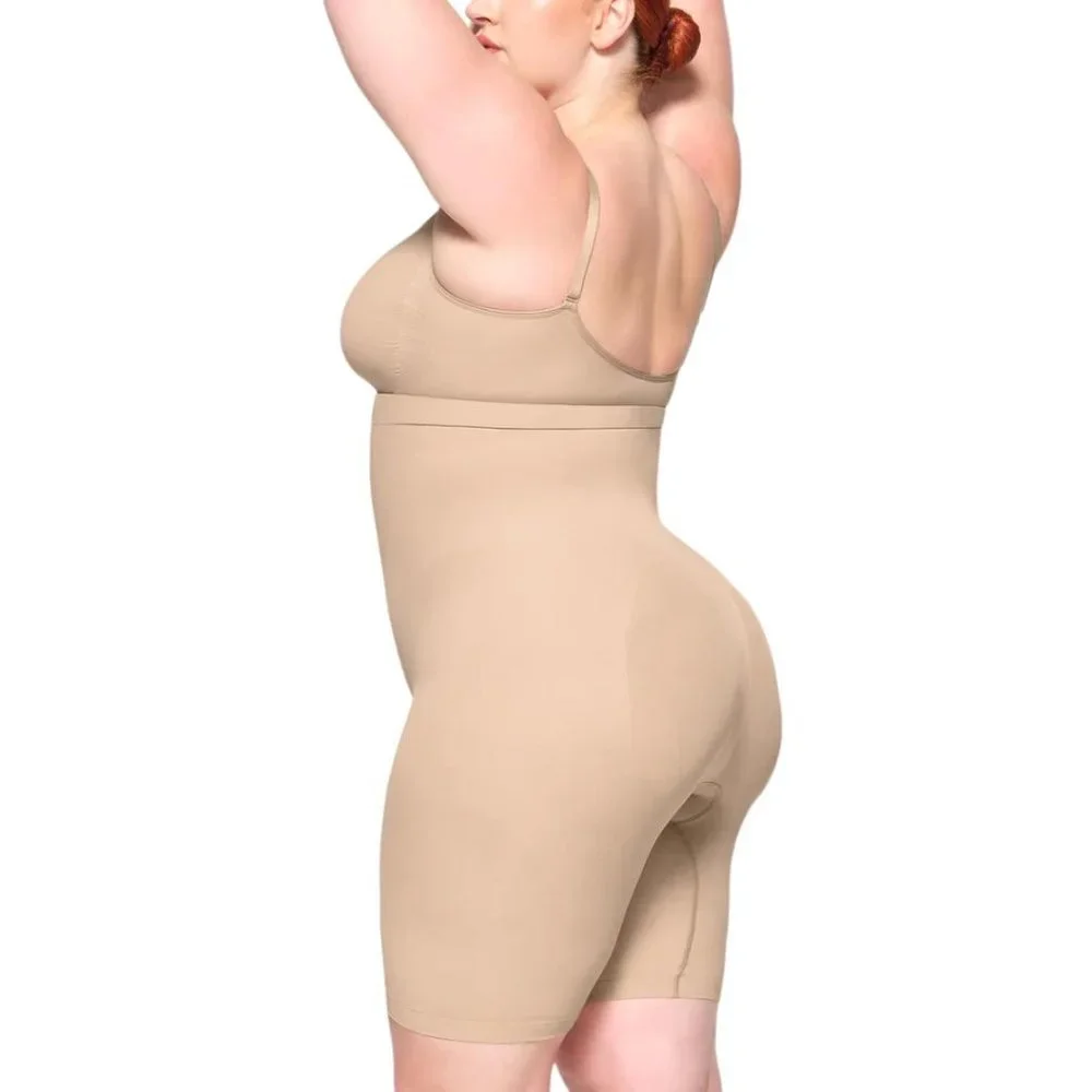 SKIMS Seamless Sculpt Mid Thigh Short Small